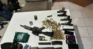 La Nación / Detienen a tres personas que trasladaban un arsenal de armas en Salto del Guairá