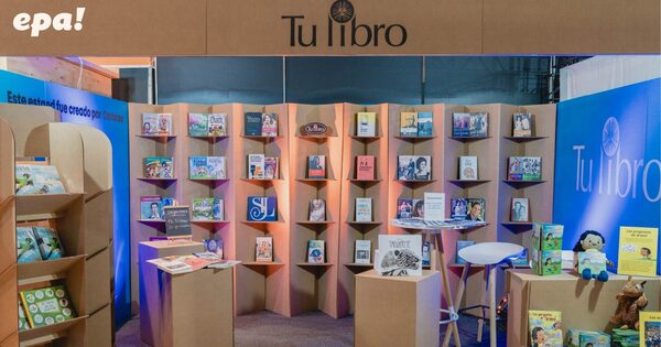 Creatividad sostenible: Presentan estante de papel en la FIL Asunción 2024