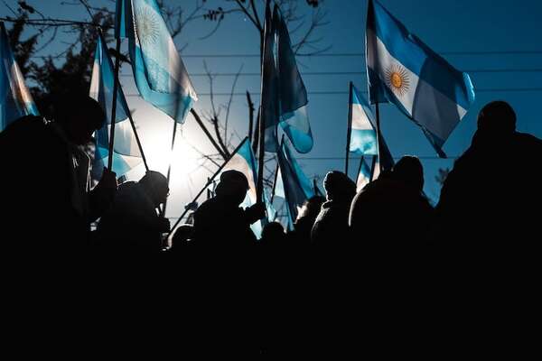 La crisis en Argentina obliga a las industrias a parar la producción y suspender personal - Mundo - ABC Color