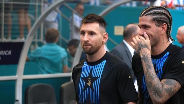 Messi entrena con el grupo antes de partir a Houston