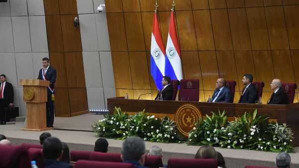 Santiago Peña inicia su primer informe de gestión con críticas al Gobierno de Mario Abdo