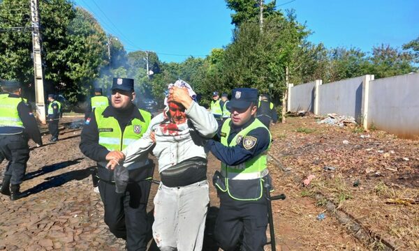 Sarambí en el desalojo de la finca 66 de Ciudad del Este con heridos, gritos, llantos y detenidos