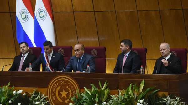 Opositores y disidentes cuestionan ataques a Gobierno anterior en informe presidencial