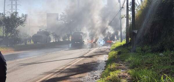 Varios heridos, detenidos y destrozos en desalojo hecho en Ciudad del Este - Nacionales - ABC Color
