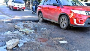Conductores deben gastar hasta G. 6 millones por daños de los baches