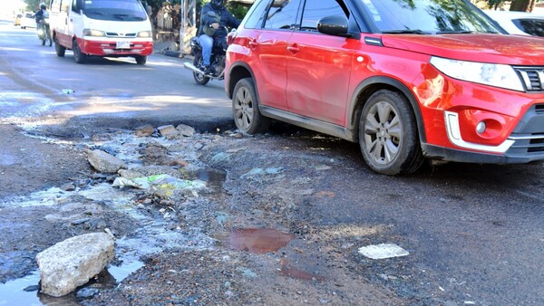 Conductores deben gastar hasta G. 6 millones por daños de los baches
