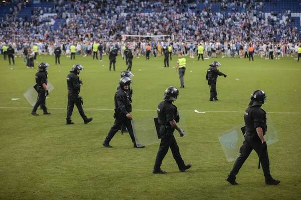 Los policías españoles tendrán que hablar inglés o francés a partir de 2025 - Mundo - ABC Color