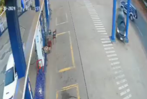 ESQUIVÓ UNA CAMIONETA Y SE SALVA DE MILAGRO