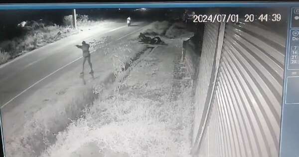 Diario HOY | Pareja cayó de la motocicleta tras manosearse durante el trayecto