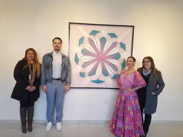 Artesano bordador de Ñandutí expone sus obras en el CEMA