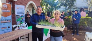 Municipio entregó plantines y semillas de cebolla a agricultores de Encarnación
