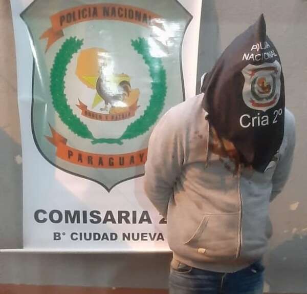 Pasajeros de un ómnibus y guardia reducen a golpes a un asaltante - ABC en el Este - ABC Color