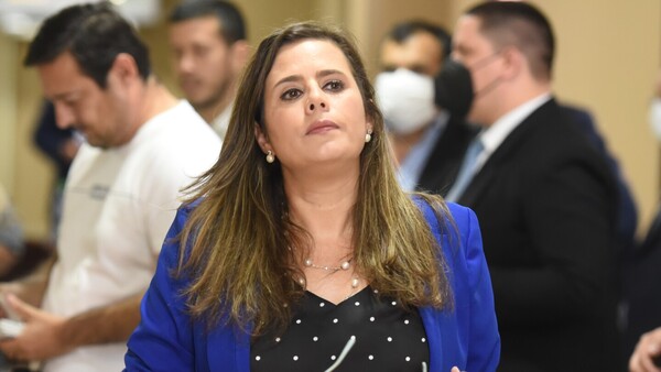Esperanza y Kattya alegan régimen abusivo y una democracia de fachada en gobierno de Peña