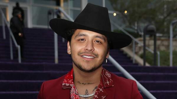 Christian Nodal ndaje cambia mucho de chica’i por tener una "enfermedad"
