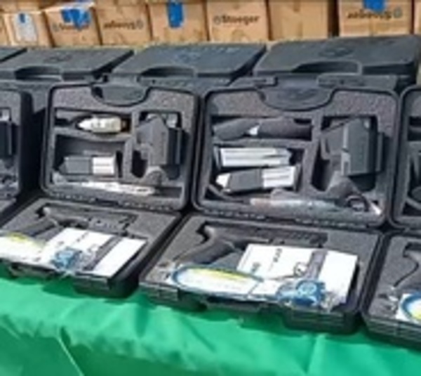 Donan armas incautadas a la Policía y a las Fuerzas Armadas - Paraguay.com