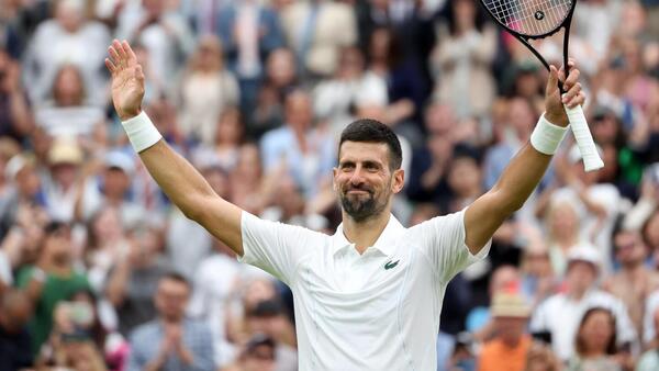 Djokovic, mucha rodilla y mucho rodillo