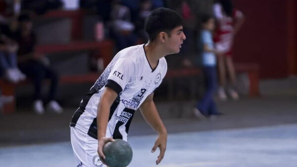 Handbolista sobreviviente de fatal accidente está en terapia y su familia precisa ayuda