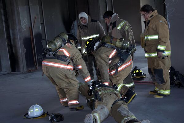 Bomberos reviven incendio del edificio Flytec para perfeccionar sus técnicas - La Clave