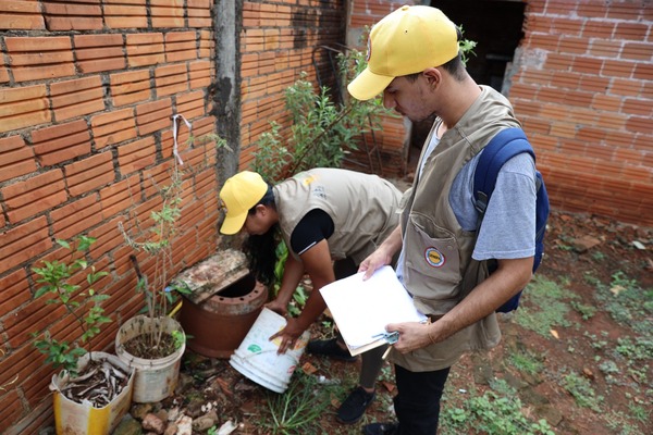 Brigadas del SENEPA combaten al dengue y otros vectores con equipos donados por Itaipu - La Clave