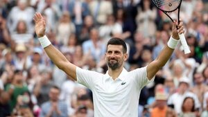 Djokovic, mucha rodilla y mucho rodillo