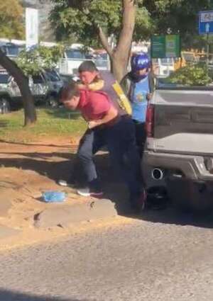 Video: roce sobre Madame Lynch genera un forcejeo entre conductores - Nacionales - ABC Color