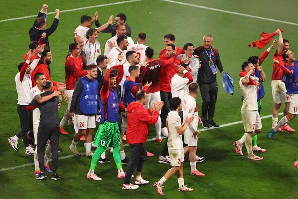 Eurocopa: Turquía avanza a cuartos y medirá a Países Bajos - Fútbol Internacional - ABC Color