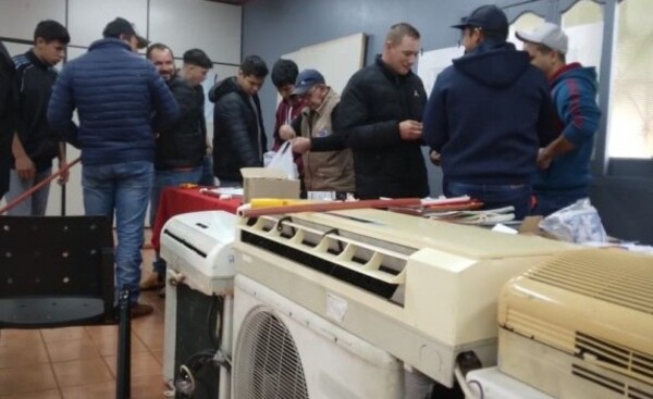 Forman a técnicos de aire acondicionado en San Alberto