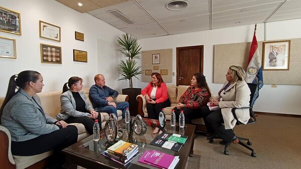 Coordinan trabajo para proteger a mujeres de Itapúa en situación de vulnerabilidad - ADN Digital