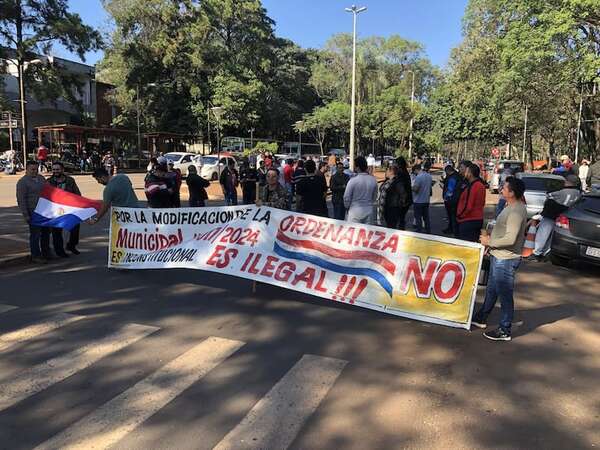 Conductores de plataformas insisten en modificación de ordenanza - ABC en el Este - ABC Color
