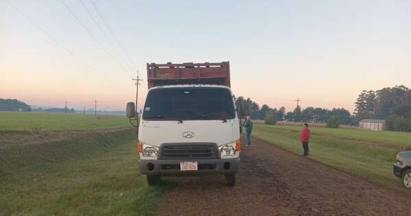 La Nación / Piratas del asfalto asaltaron a camioneros que iban a comprar ganado en Pirapó