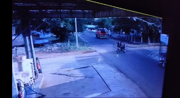 Imprudencia termina en impactante colisión entre motociclistas en Loreto