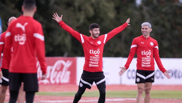 Con Ramón Sosa y Néstor Giménez: El equipo de la despedida albirroja