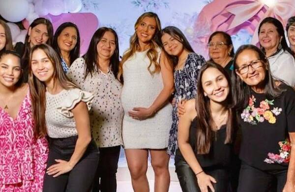¡Con las tías! El último baby shower de la esposa de Oscar Romero