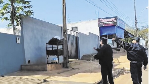Hilo de pandorga se lió por el cuello de una motociclista