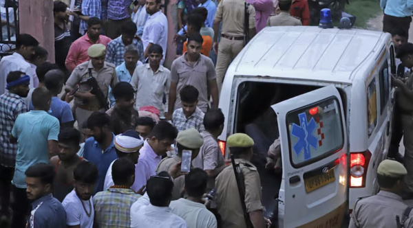 Más de 100 muertos durante una estampida en una ceremonia religiosa en India