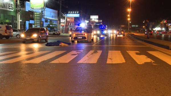 Mujer falleció tras ser arrollada por un vehículo en Mariano Roque Alonso - trece