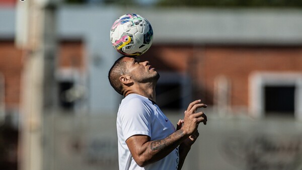 Olimpia enfrenta a Luqueño en la Villa