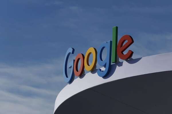 Google aumentó sus emisiones de carbono en un 48 % en cinco años gracias a la IA - Tecnología - ABC Color