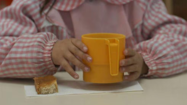 Directora de escuela forzó a tomar leche a niño con intolerancia a la lactosa - Noticiero Paraguay