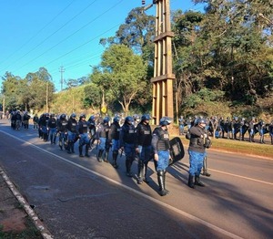 Continúa la tensión por desalojo en Ciudad del Este: hay varios detenidos - ADN Digital