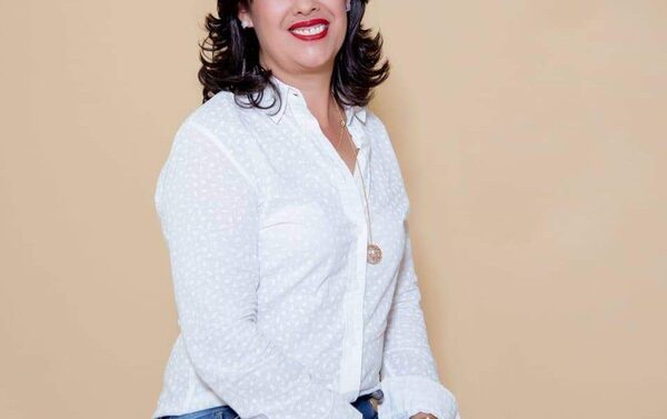 En Itakyry,docentes protestan contra políticos que quieren mantener a supervisora perdedora de concurso