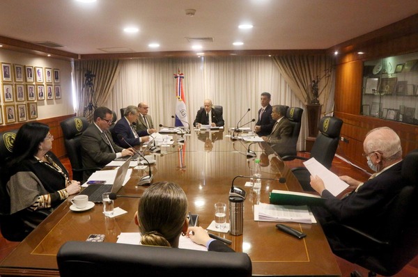 Acalorado debate en la Corte sobre constitucionalidad de suspensión sin goce de sueldo