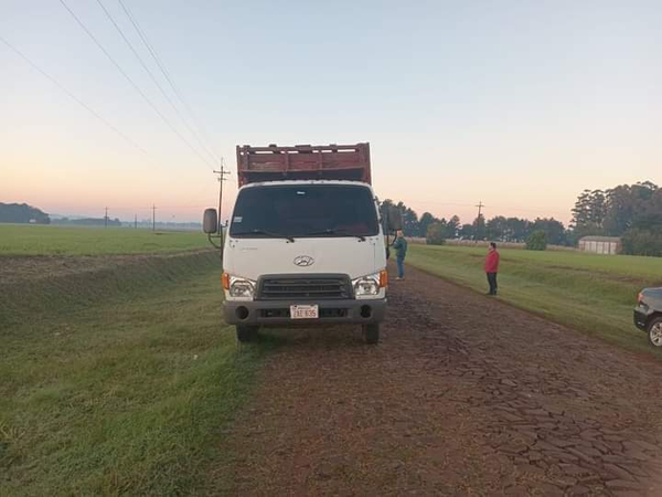 Malvivientes asaltan un camión en Itapúa y se llevan G. 25.000.000 - Noticiero Paraguay
