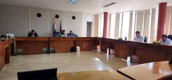 Junta ratifica rechazo de la rendición de cuentas de intendente de Hernandarias - ABC en el Este - ABC Color