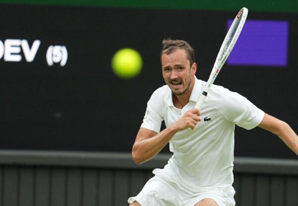 Versus / Medvedev remonta ante Müller para alcanzar la tercera ronda en Wimbledon