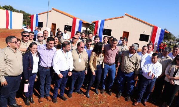 Entrega de viviendas, innovación tecnológica y modernización del sistema eléctrico, anuncian en acto oficial
