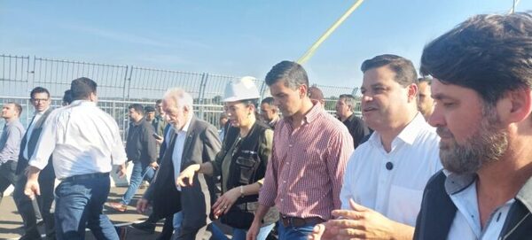 Peña visitó la zona de obras complementarias del Puente de la Integración - El Trueno