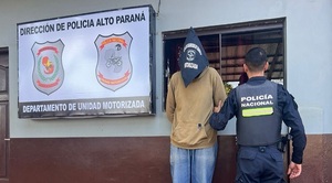 Joven fue detenido con dinero adherido al cuerpo - Noticias Paraguay