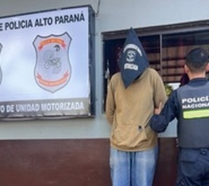 Joven fue detenido con dinero adherido al cuerpo - Paraguay.com