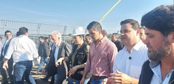 Presidente recorrió zona de obras complementarias del Puente de la Integración